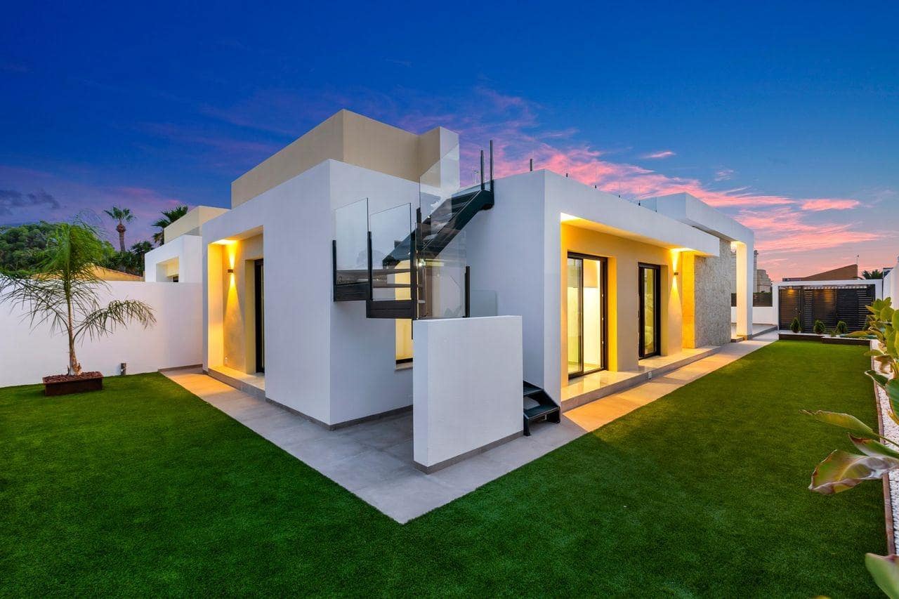 3 bedroom Villa for sale in Torrevieja with garage - € 700,000 (Ref: 9722517)