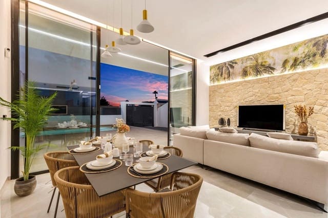 3 bedroom Villa for sale in Torrevieja with garage - € 700,000 (Ref: 9722517)