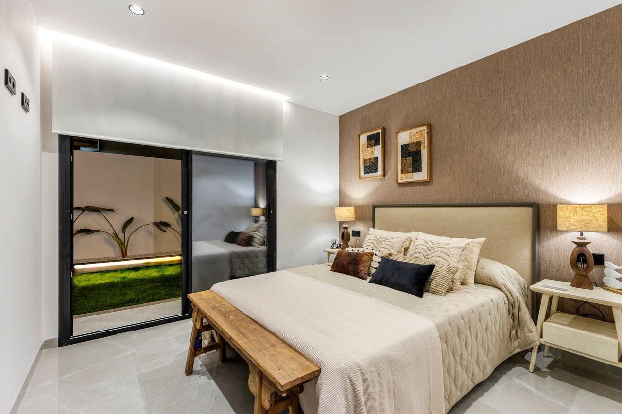 3 bedroom Villa for sale in Torrevieja with garage - € 700,000 (Ref: 9722517)