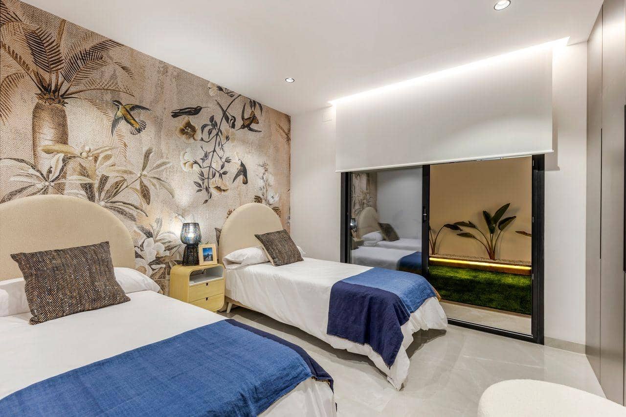 3 bedroom Villa for sale in Torrevieja with garage - € 700,000 (Ref: 9722517)