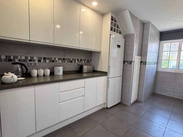 Chalet de 3 habitaciones en Villamartin, Orihuela en venta con piscina - 424.995 € (Ref: 9722524)