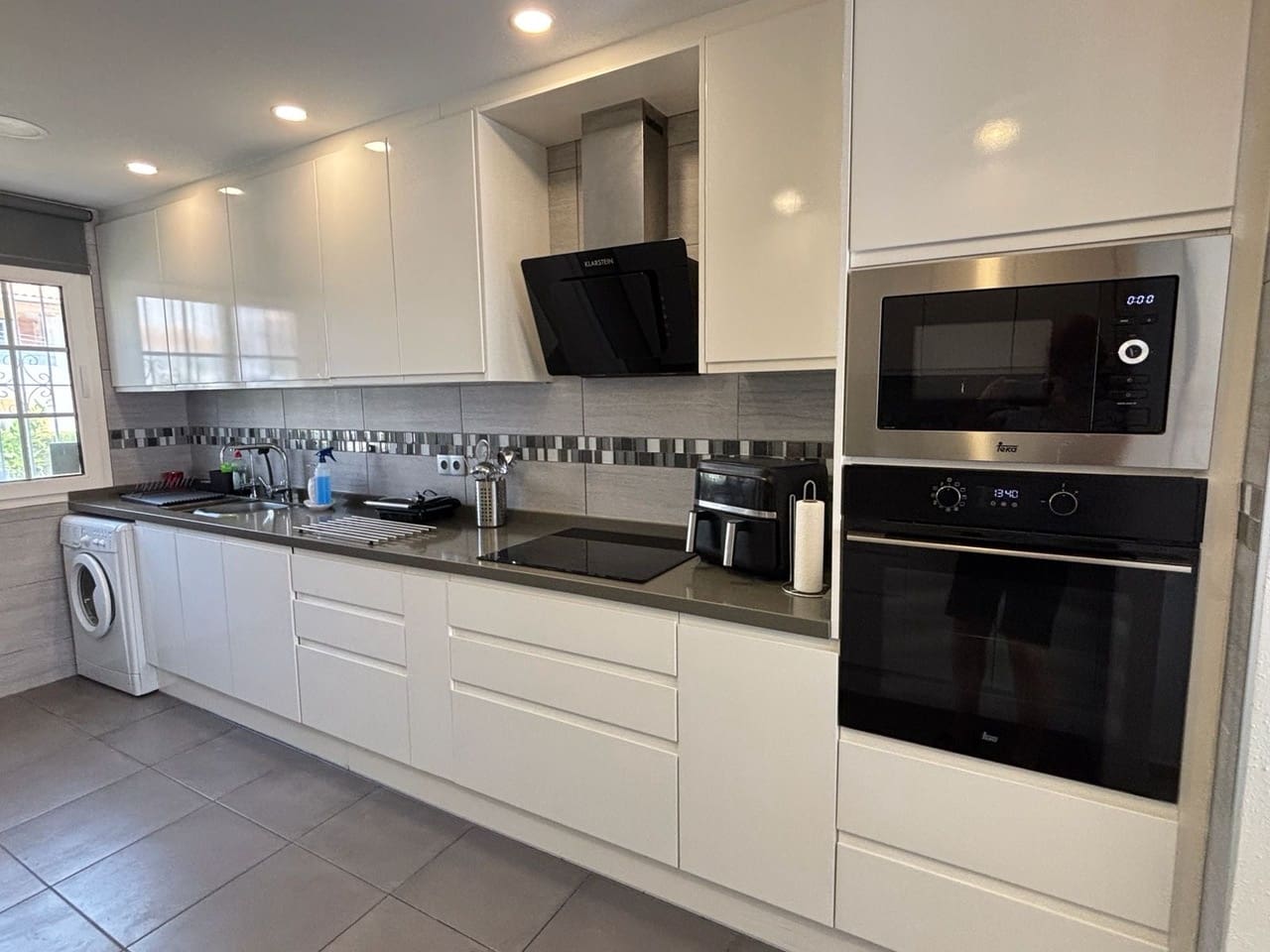 Chalet de 3 habitaciones en Villamartin en venta con piscina - 424.995 € (Ref: 9722524)