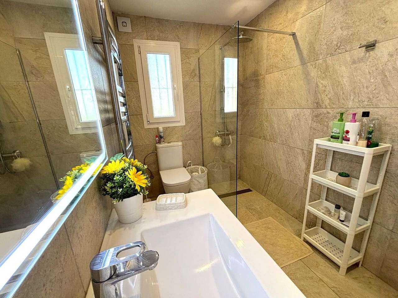 Chalet de 3 habitaciones en Villamartin en venta con piscina - 424.995 € (Ref: 9722524)