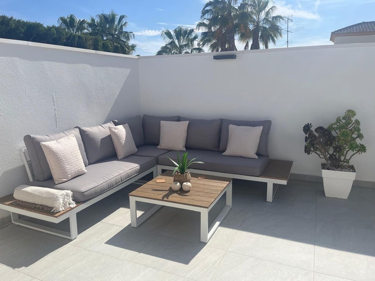 Chalet de 3 habitaciones en Villamartin en venta con piscina - 424.995 € (Ref: 9722524)