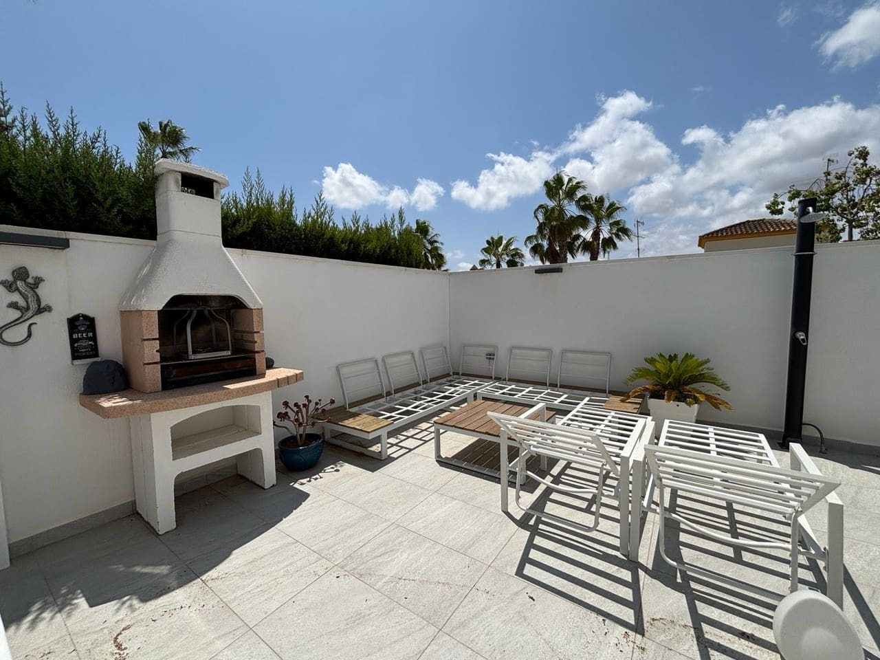 Chalet de 3 habitaciones en Villamartin en venta con piscina - 424.995 € (Ref: 9722524)