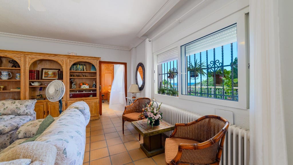 7 bedroom Villa for sale in Campoamor with pool garage - € 1,800,000 (Ref: 9722525)