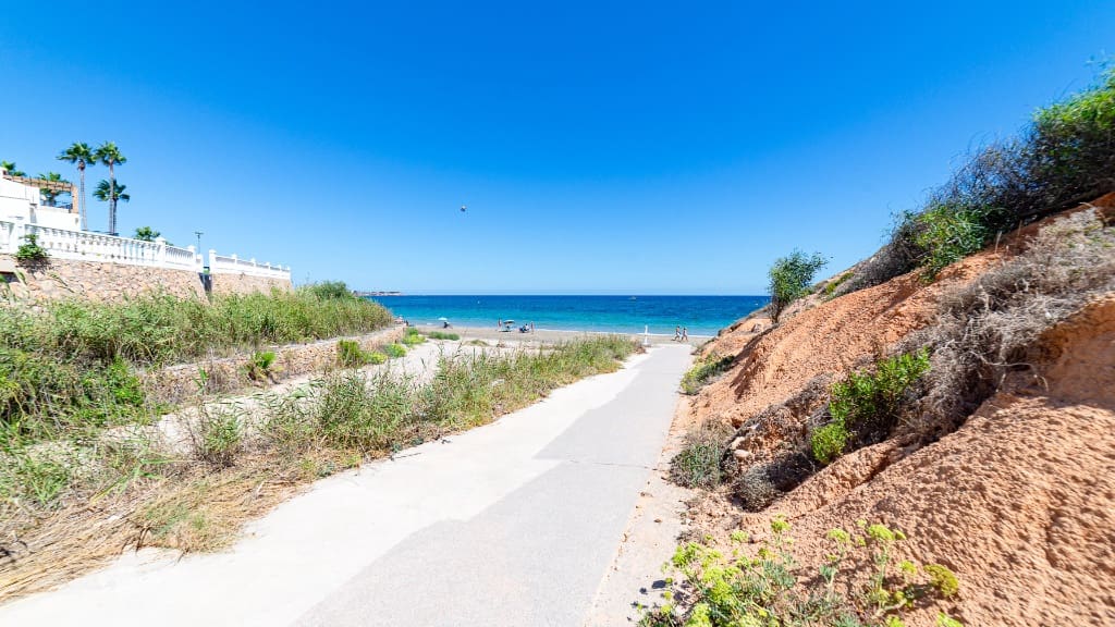 7 bedroom Villa for sale in Campoamor with pool garage - € 1,800,000 (Ref: 9722525)