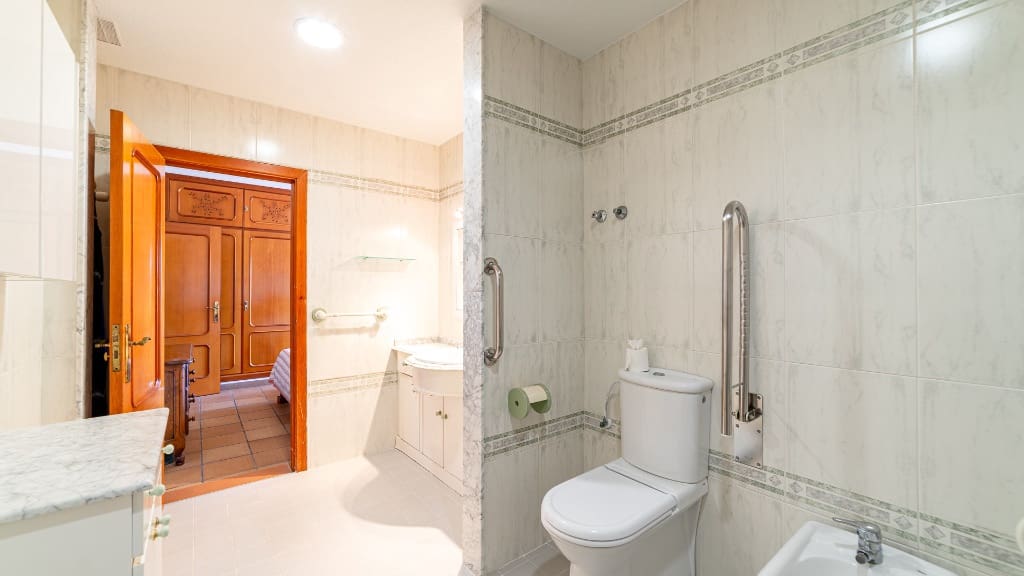 7 bedroom Villa for sale in Campoamor with pool garage - € 1,800,000 (Ref: 9722525)