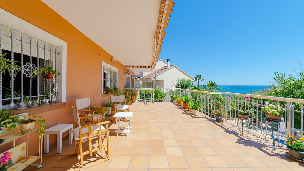 7 bedroom Villa for sale in Campoamor with pool garage - € 1,800,000 (Ref: 9722525)