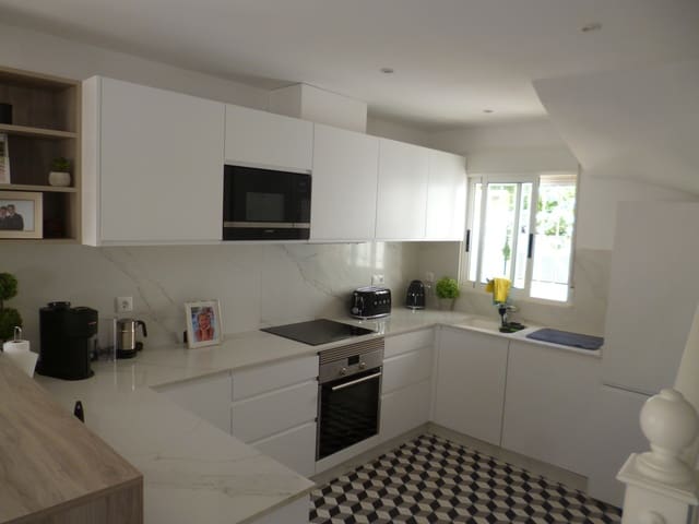 4 soveværelse Villa til salg i Pilar de la Horadada ciudad, Pilar de la Horadada med swimmingpool - € 395.000 (Ref: 9722526)