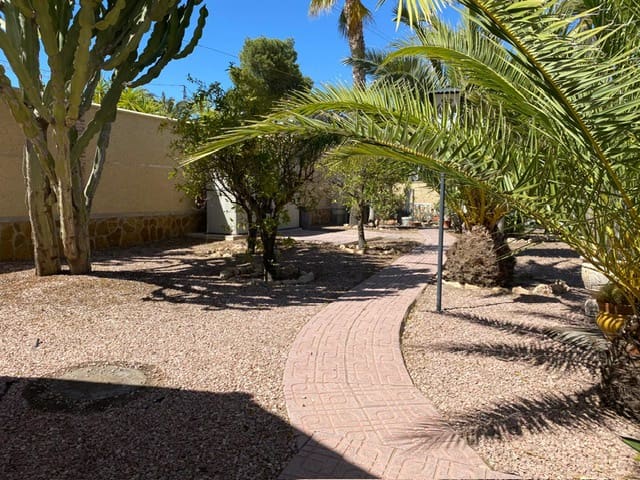 Chalet de 4 habitaciones en Villamartin en venta - 550.000 € (Ref: 9722535)