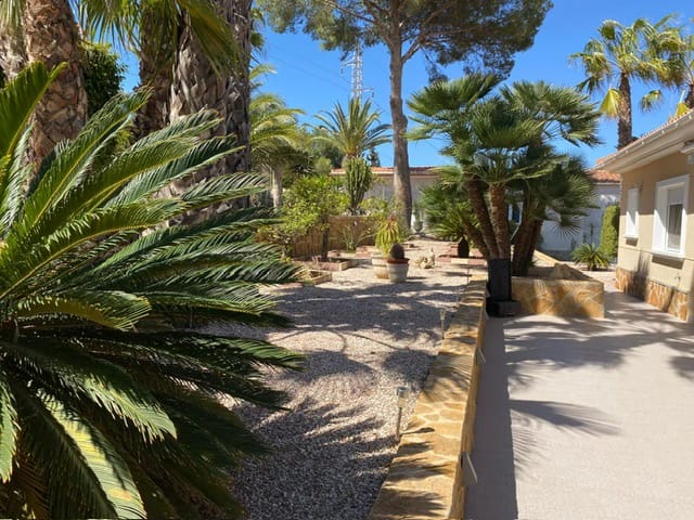 Chalet de 4 habitaciones en Villamartin en venta - 550.000 € (Ref: 9722535)