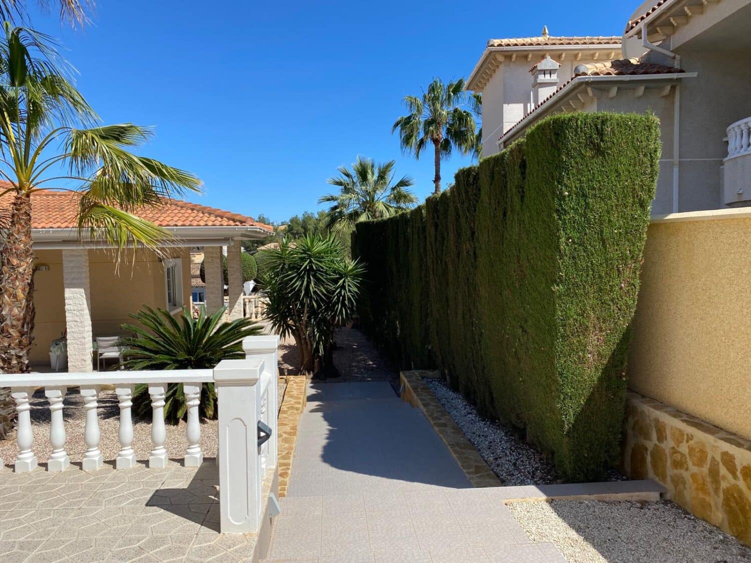 Chalet de 4 habitaciones en Villamartin en venta - 550.000 € (Ref: 9722535)