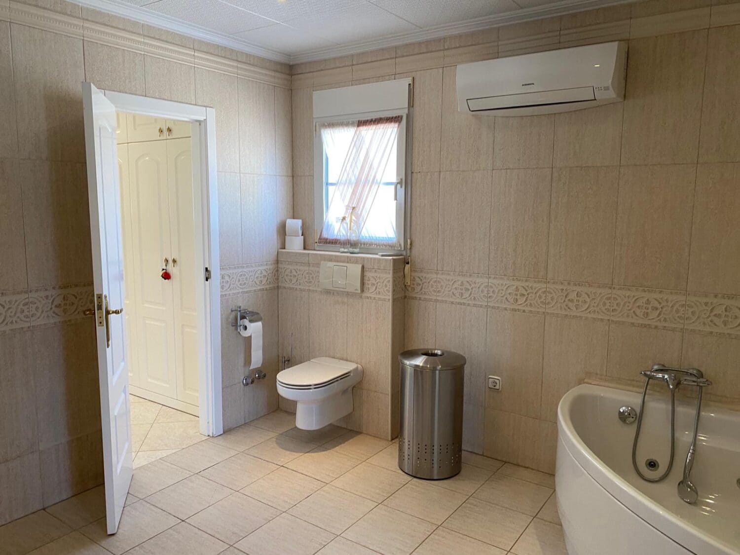 Chalet de 4 habitaciones en Villamartin en venta - 550.000 € (Ref: 9722535)