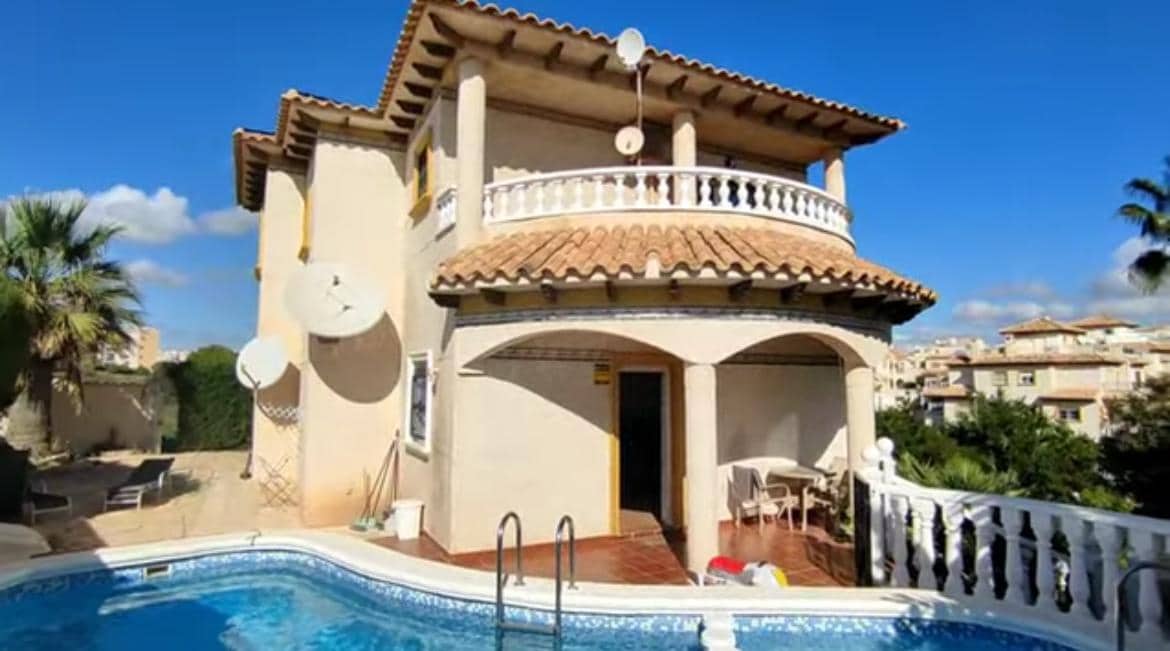 Chalet de 3 habitaciones en Playa Flamenca en venta con piscina - 370.000 € (Ref: 9722537)