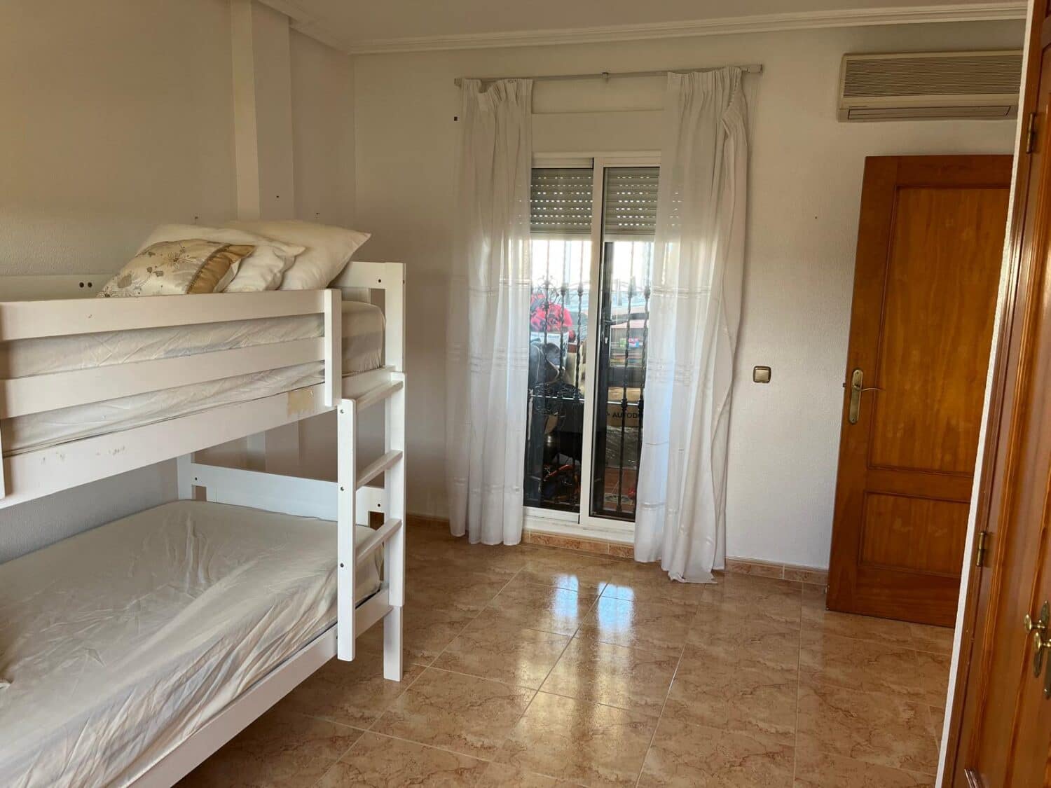 Chalet de 3 habitaciones en Playa Flamenca en venta con piscina - 370.000 € (Ref: 9722537)