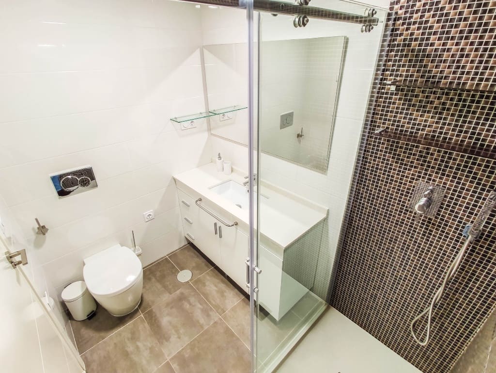 2 bedroom Apartment for sale in Punta Prima with pool garage - € 650,000 (Ref: 9722539)