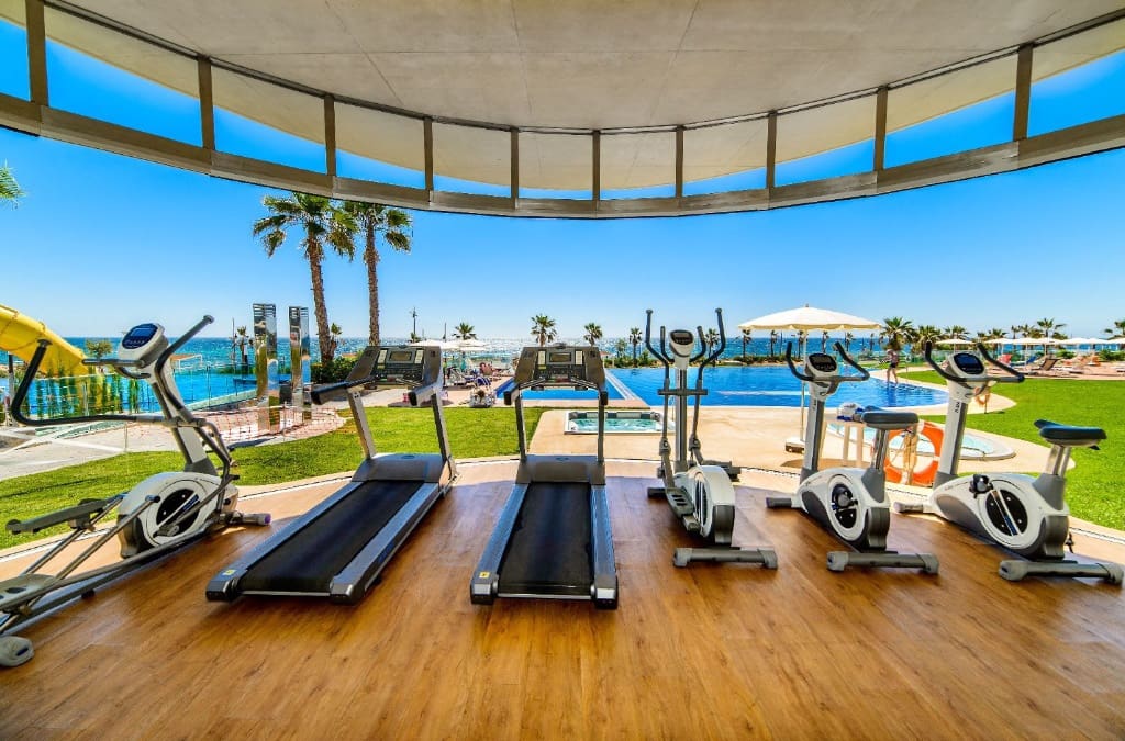 2 bedroom Apartment for sale in Punta Prima with pool garage - € 650,000 (Ref: 9722539)