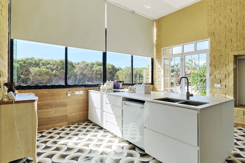 4 bedroom Villa for sale in Dehesa de Campoamor with pool garage - € 990,000 (Ref: 9722543)