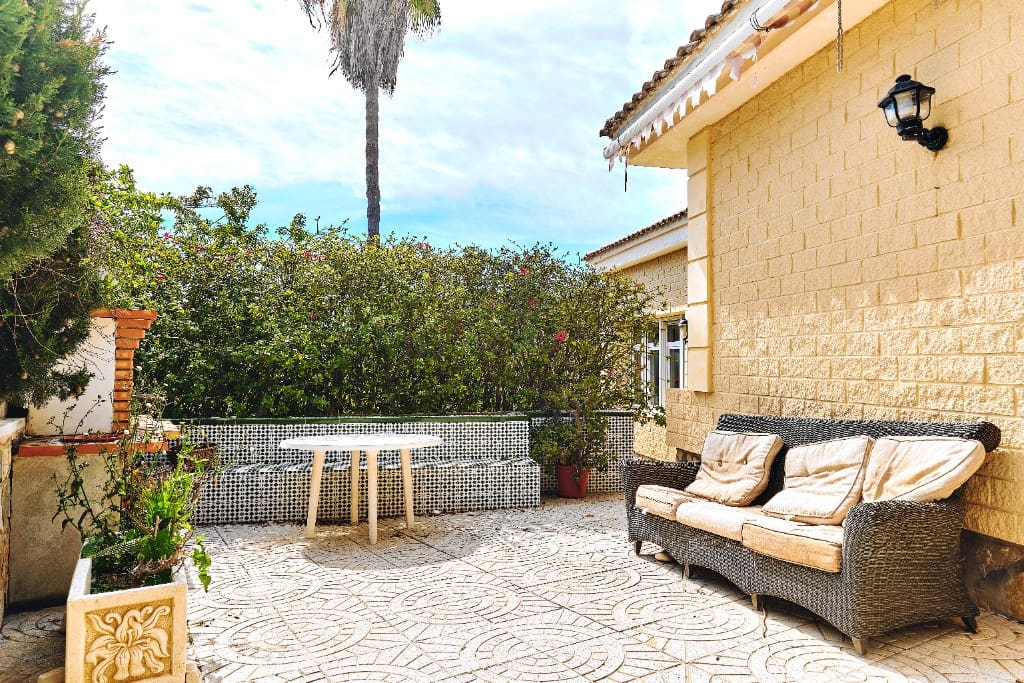 4 bedroom Villa for sale in Dehesa de Campoamor with pool garage - € 990,000 (Ref: 9722543)