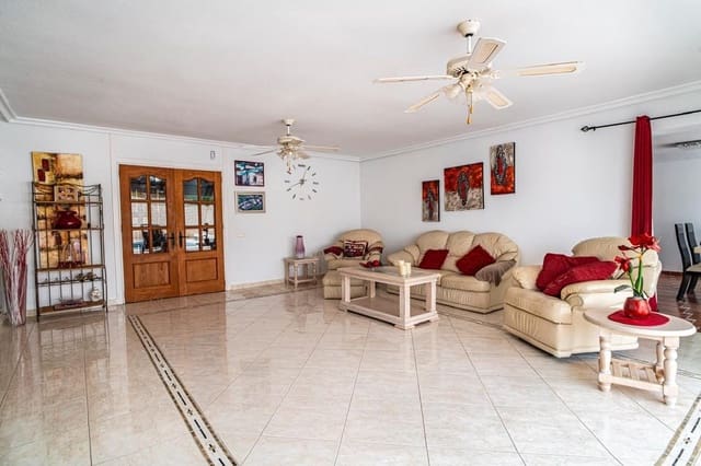 4 bedroom Villa for sale in Villamartin, Orihuela with pool - € 650,000 (Ref: 9722558)