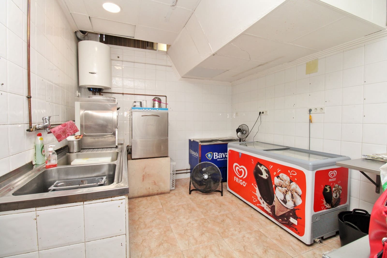 Local Comercial en Villamartin en venta con piscina - 299.000 € (Ref: 9726938)