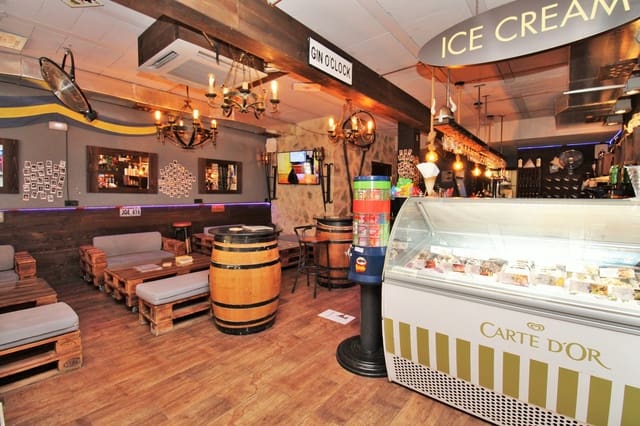 Local Comercial en Villamartin, Orihuela en venta con piscina - 299.000 € (Ref: 9726938)