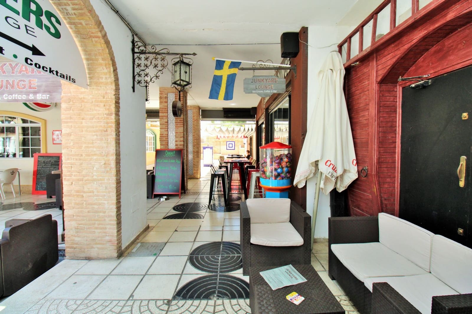 Local Comercial en Villamartin en venta con piscina - 299.000 € (Ref: 9726938)