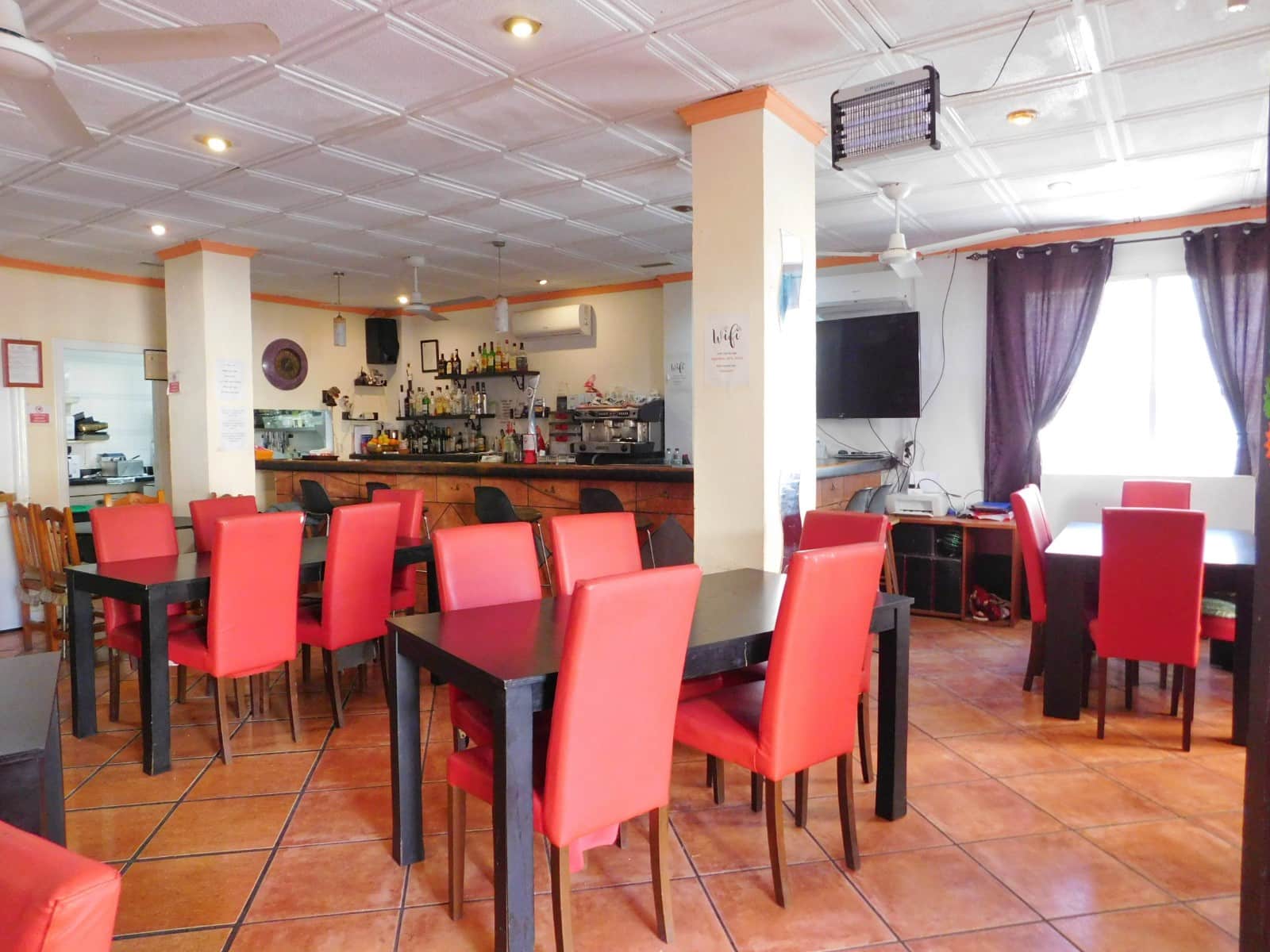 Commercial for sale in San Miguel de Salinas with pool - € 147,000 (Ref: 9726942)