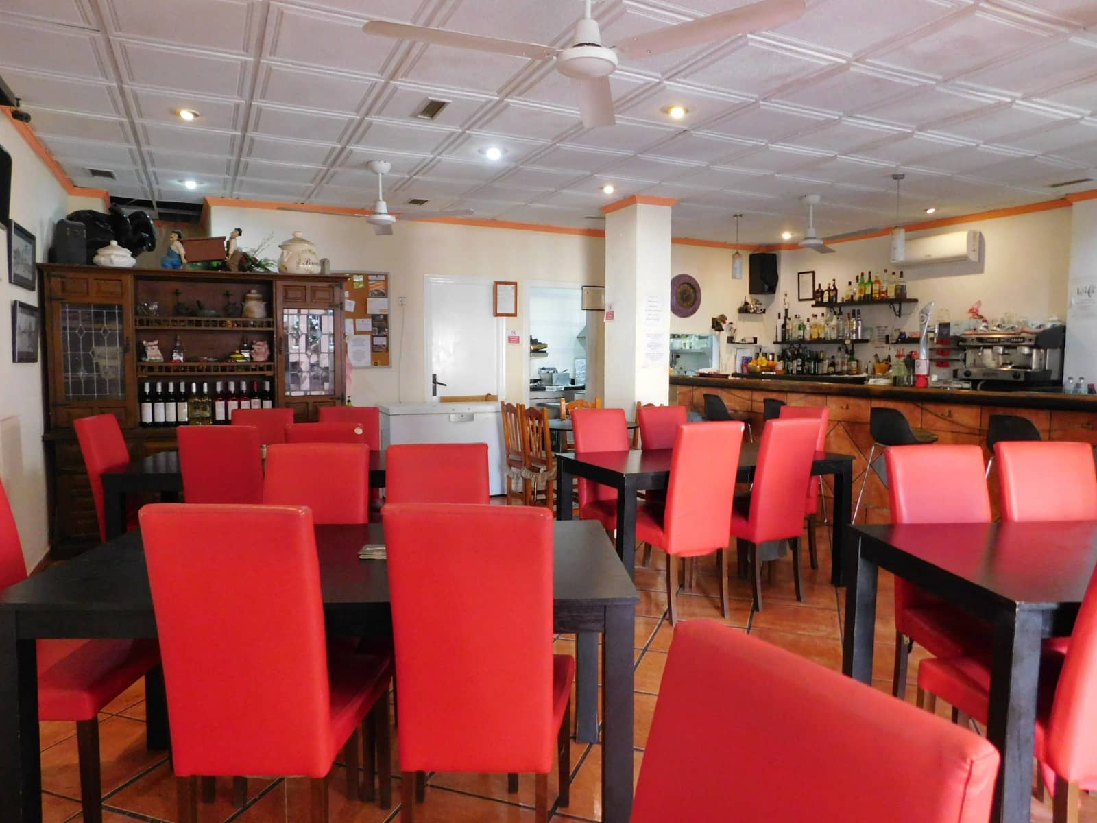 Commercial for sale in San Miguel de Salinas with pool - € 147,000 (Ref: 9726942)