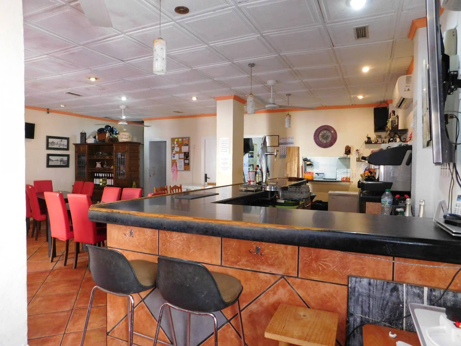 Commercial for sale in San Miguel de Salinas with pool - € 147,000 (Ref: 9726942)