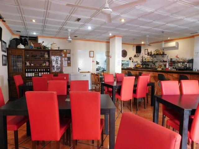 Comercial para venda em San Miguel de Salinas com piscina - 147 000 € (Ref: 9726942)