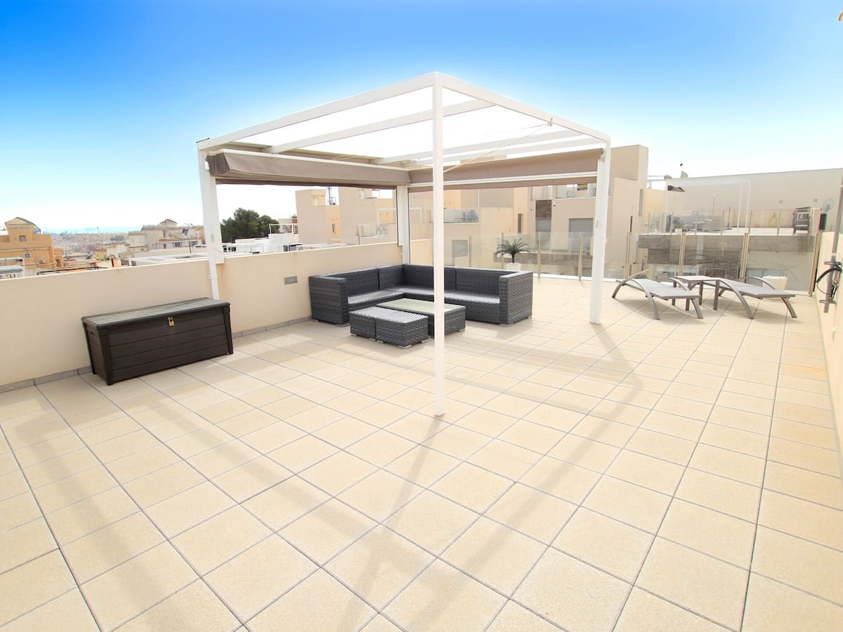 3 bedroom Villa for sale in Villamartin with pool - € 365,000 (Ref: 9726951)