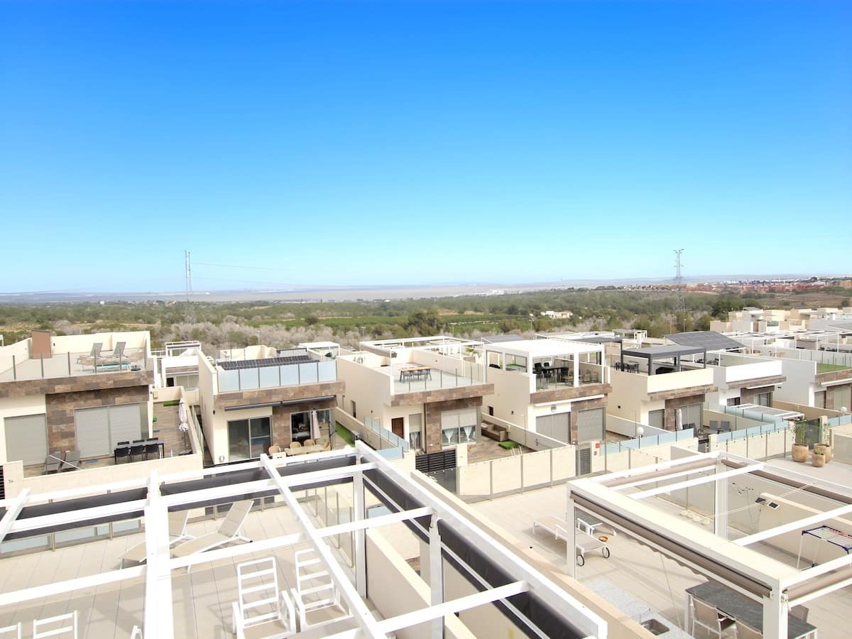 3 bedroom Villa for sale in Villamartin with pool - € 365,000 (Ref: 9726951)