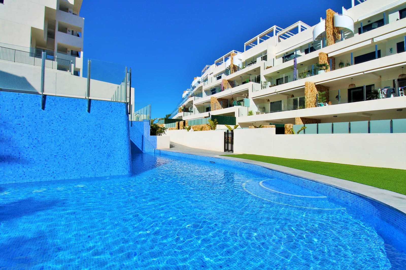 2 bedroom Apartment for sale in Villamartin with pool - € 299,000 (Ref: 9726956)