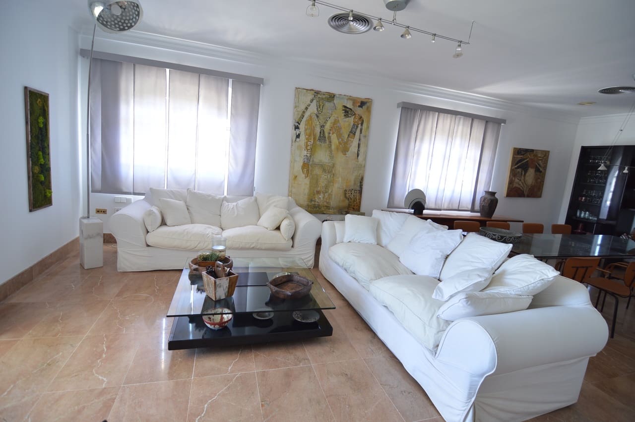 4 slaapkamer Villa te koop in Torrevieja met zwembad garage - € 890.000 (Ref: 9726959)
