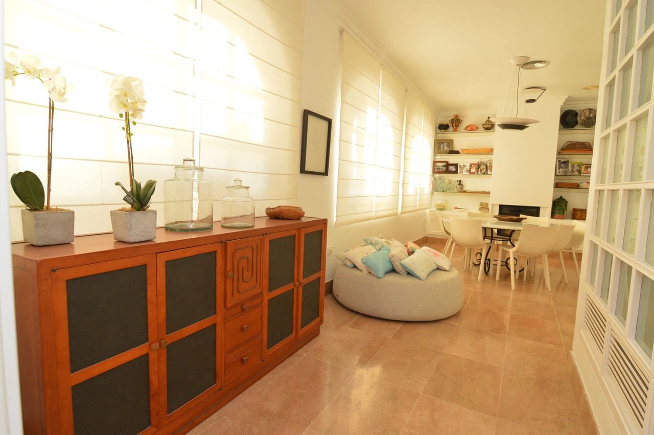 4 slaapkamer Villa te koop in Torrevieja met zwembad garage - € 890.000 (Ref: 9726959)
