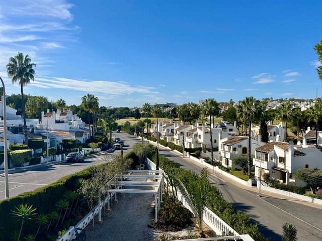 4 soverom Villa til salgs i Villamartin, Orihuela med svømmebasseng - € 790 000 (Ref: 9726961)