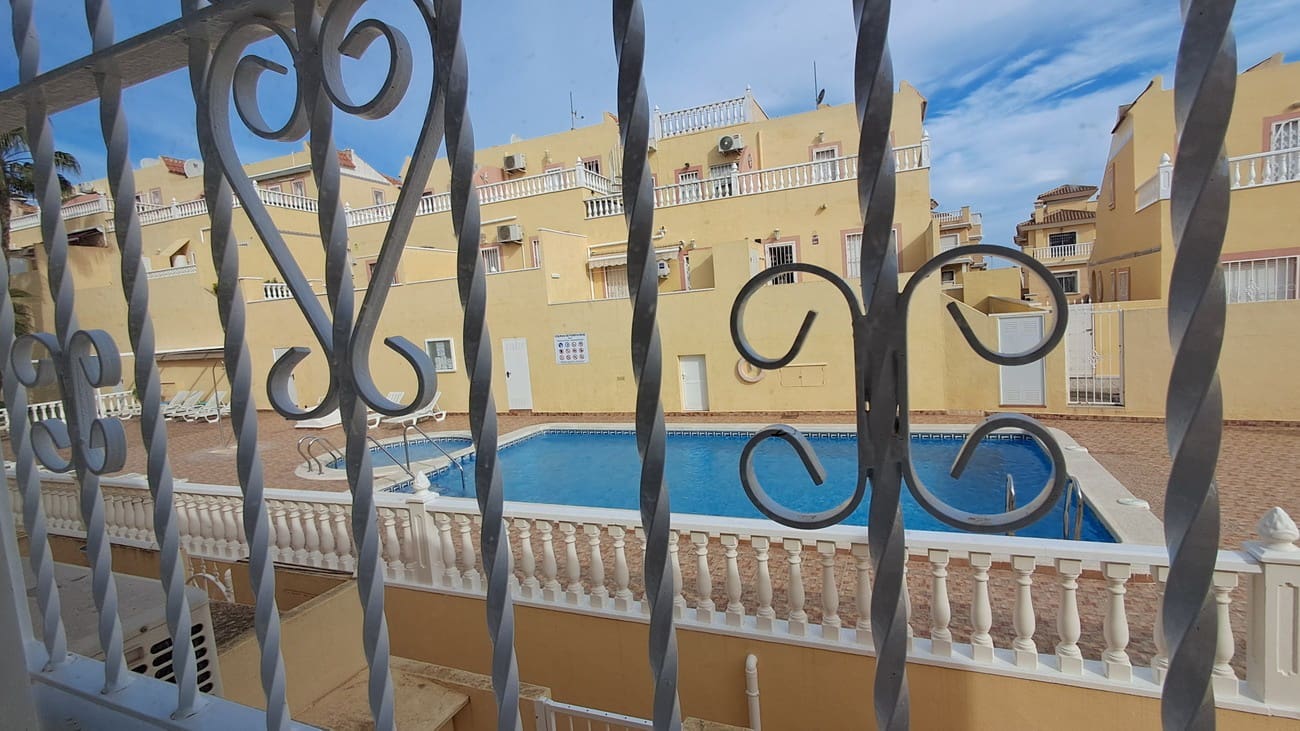 2 soverom Hus til salgs i Blue Lagoon med svømmebasseng - € 159 000 (Ref: 9726977)