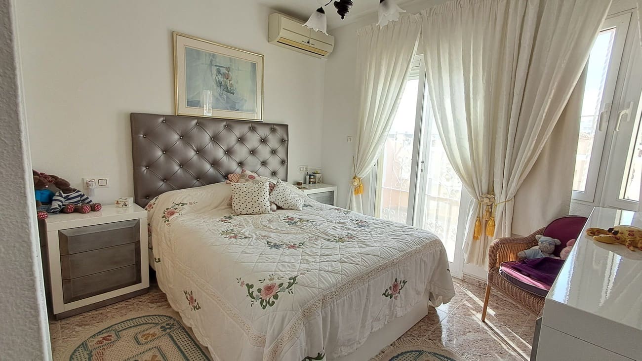 2 soverom Hus til salgs i Blue Lagoon med svømmebasseng - € 159 000 (Ref: 9726977)