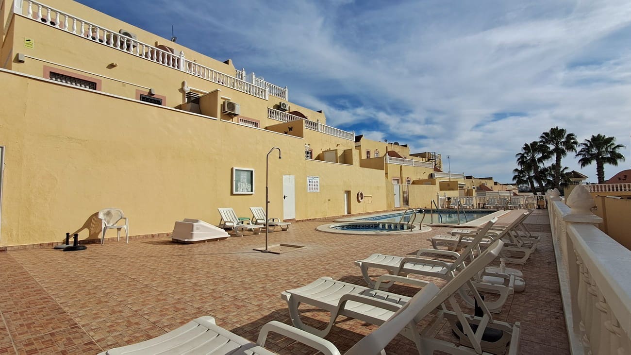 2 soverom Hus til salgs i Blue Lagoon med svømmebasseng - € 159 000 (Ref: 9726977)