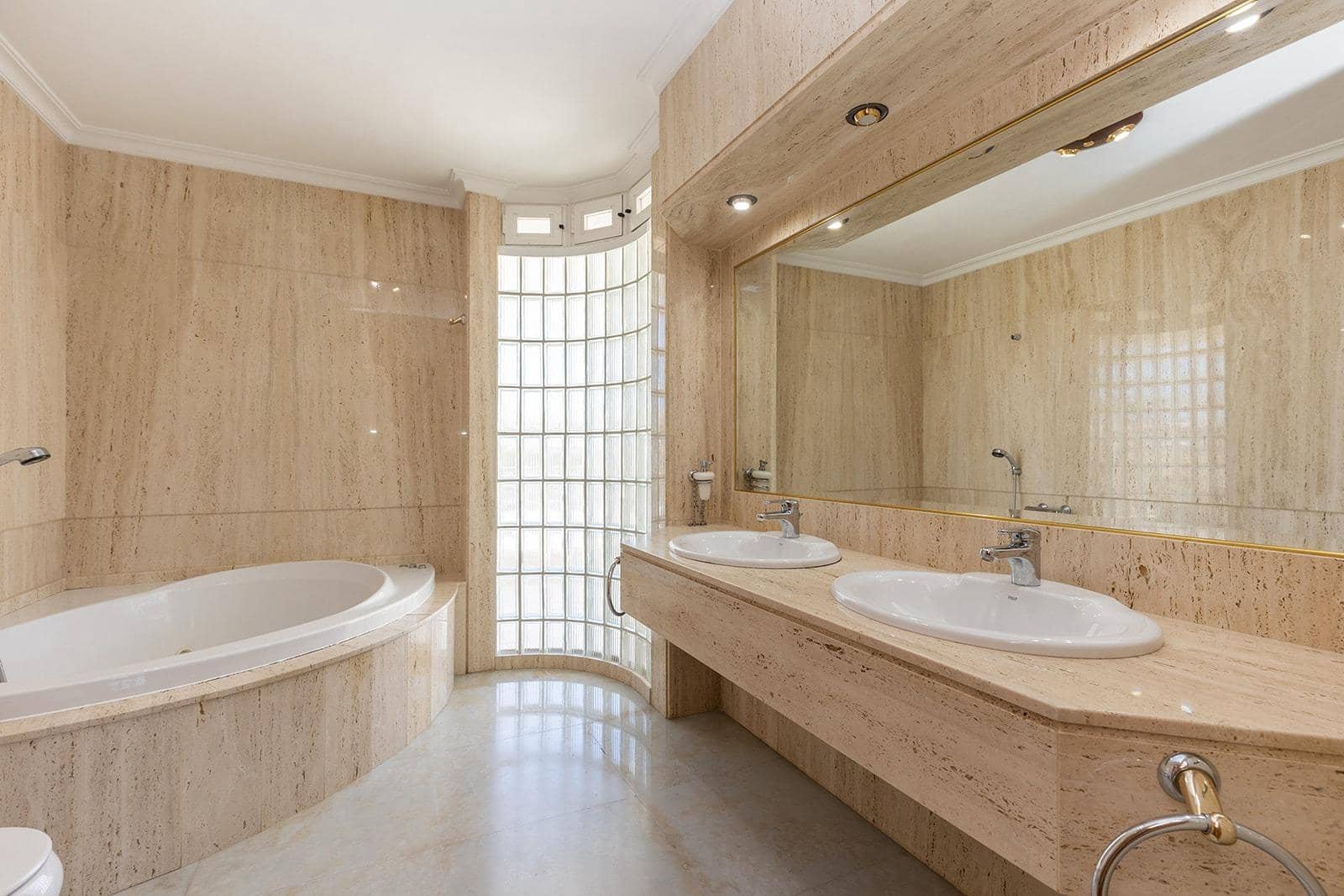 5 sovrum Villa till salu i Torrevieja med pool garage - 780 000 € (Ref: 9726981)