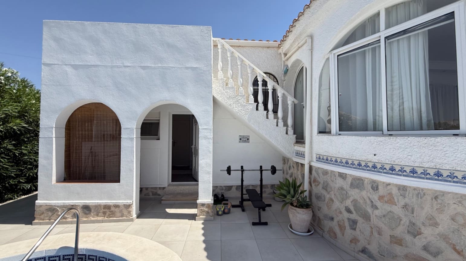 3 soveværelse Villa til salg i Torrevieja med swimmingpool garage - € 645.000 (Ref: 9726986)