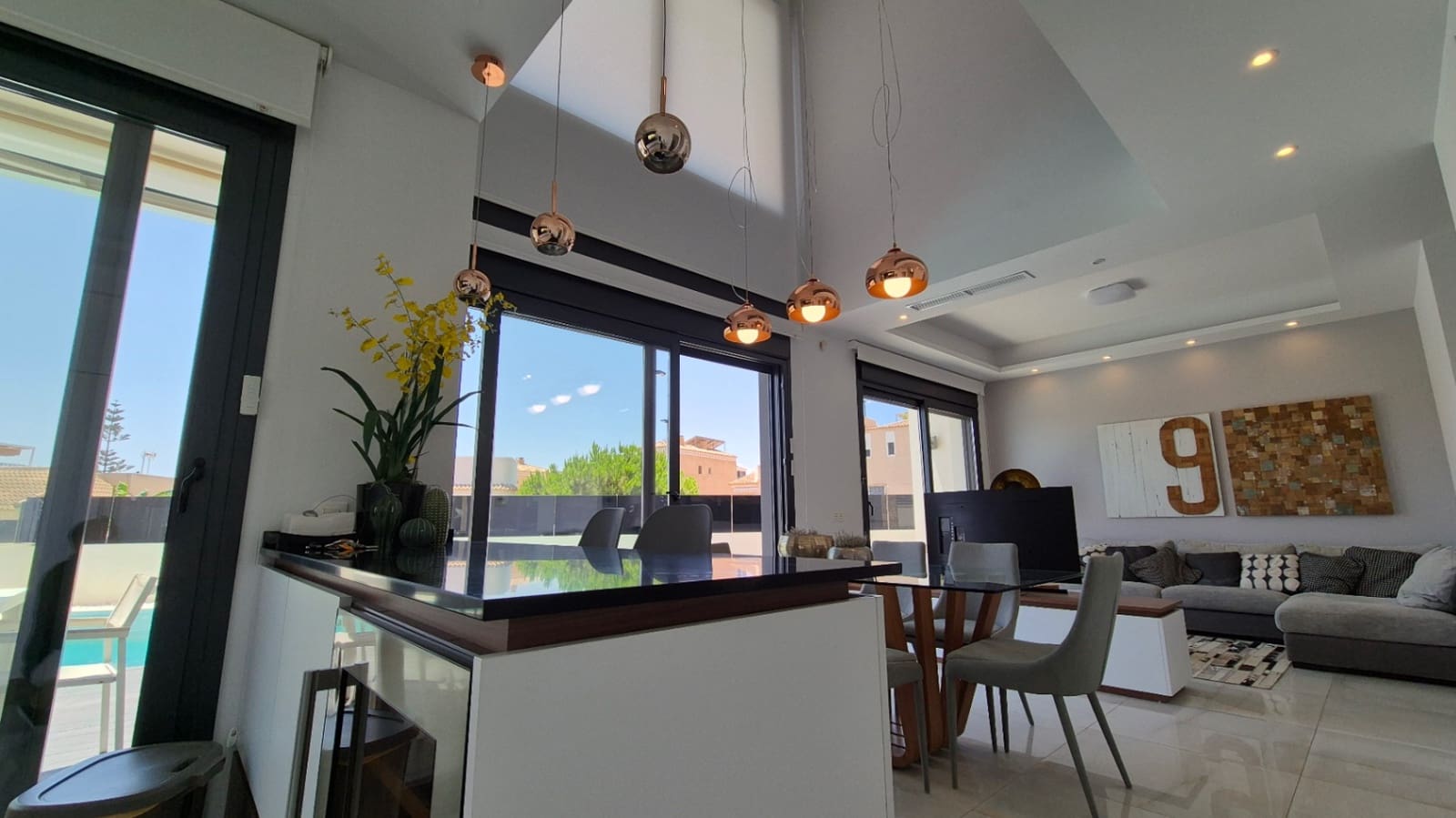 4 slaapkamer Villa te koop in Torrevieja met zwembad garage - € 785.000 (Ref: 9726987)