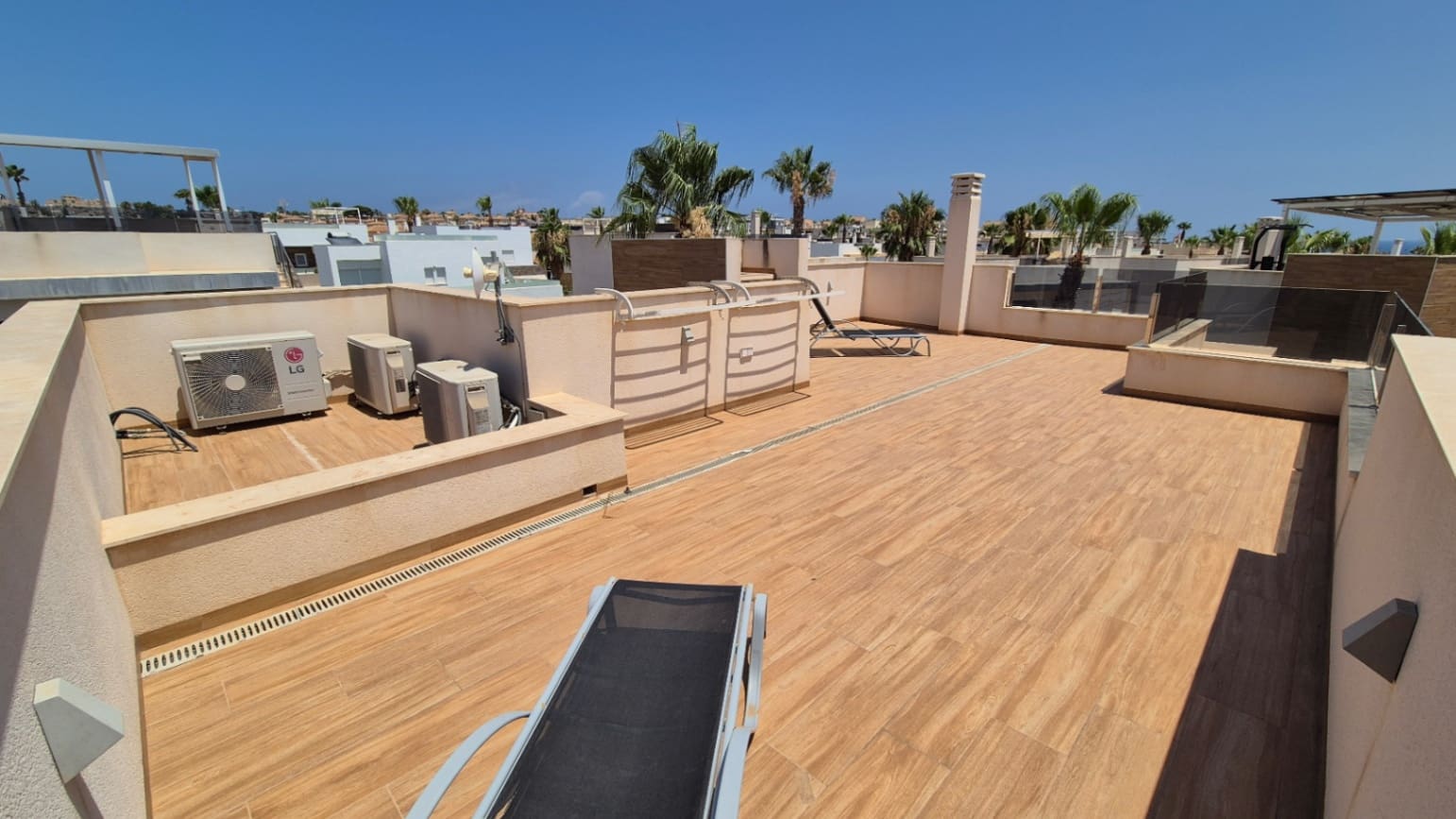 4 slaapkamer Villa te koop in Torrevieja met zwembad garage - € 785.000 (Ref: 9726987)
