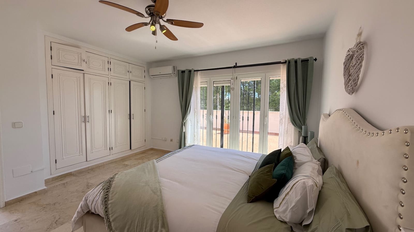 4 Zimmer Villa zu verkaufen in Orihuela mit Pool Garage - 675.000 € (Ref: 9726988)