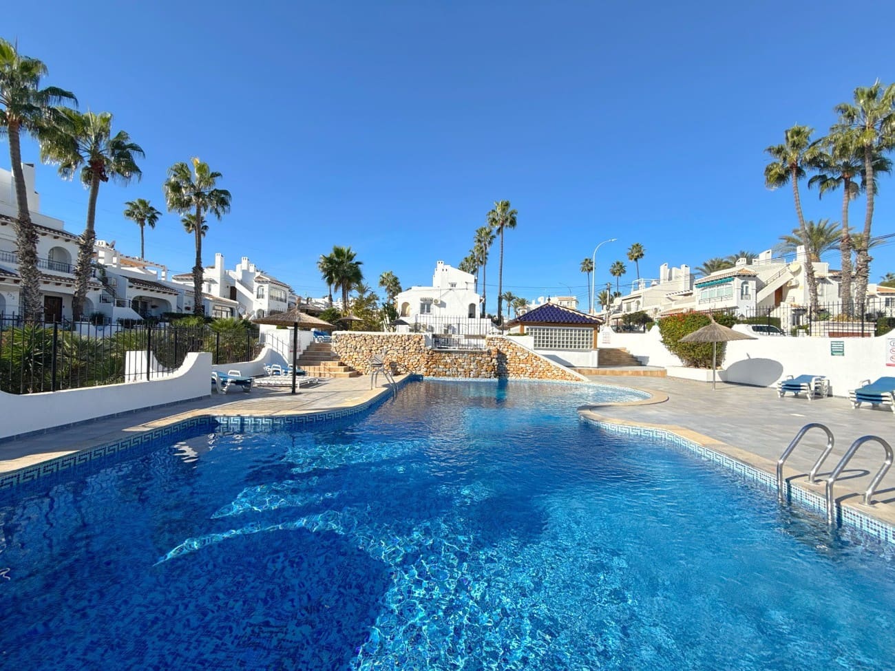 3 sypialnia Dom na sprzedaż w Villamartin z basenem garażem - 229 950 € (Ref: 9726997)