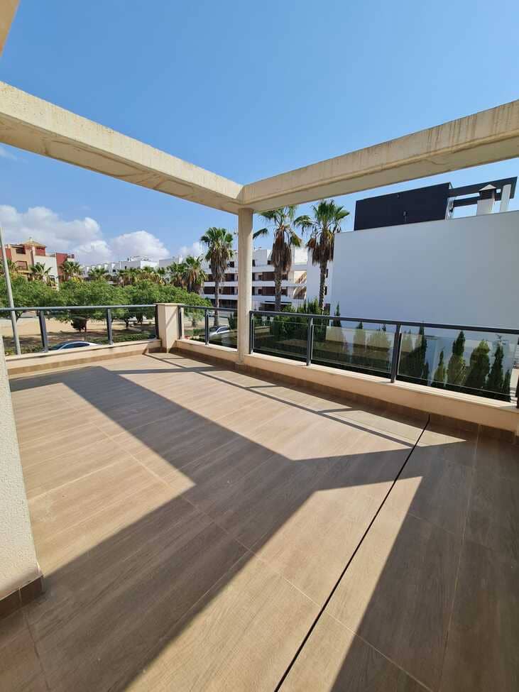 2 bedroom Villa for sale in Cabo Roig with pool garage - € 395,000 (Ref: 9726998)
