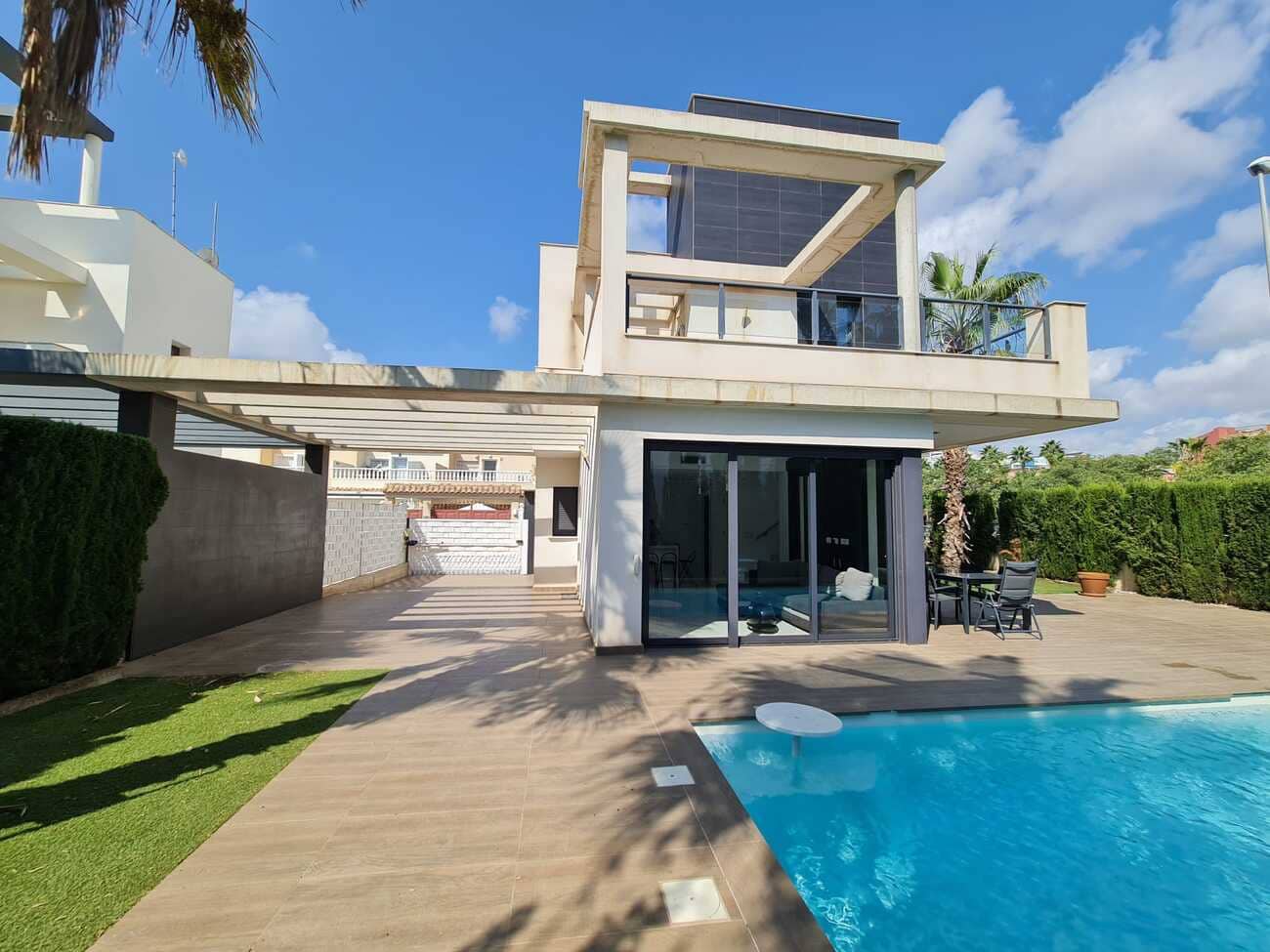 2 bedroom Villa for sale in Cabo Roig with pool garage - € 395,000 (Ref: 9726998)