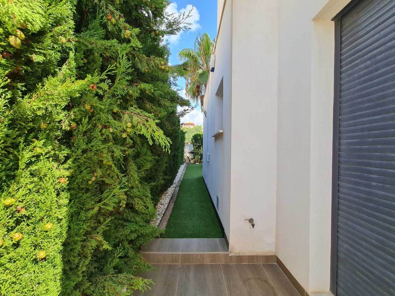 2 bedroom Villa for sale in Cabo Roig with pool garage - € 395,000 (Ref: 9726998)